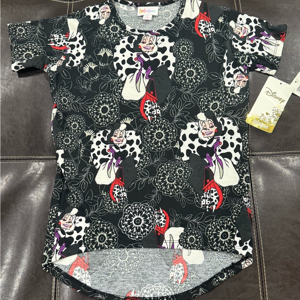 LuLaRoe Kids Black and White Character Tee
Disney Dalmatians Cruella de Vil NWT